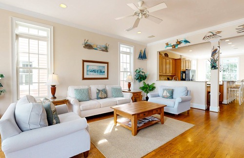 Saint Simons Island House | Luxury cottage with pools & multiple decks, 1/2 block to beach
