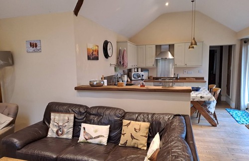 Beeley Cottage | Luxury cottage with garden in Peak District near Chatsworth House, dog friendly