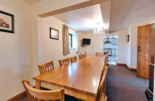 Craven Arms Cottage | Luxury cottage with pool & Tennis, No Deposit