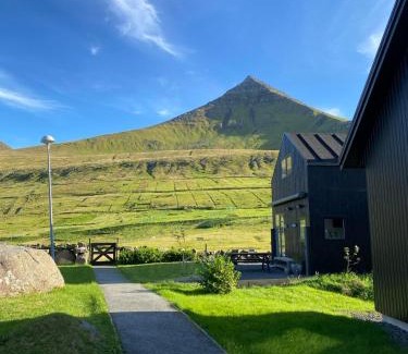 Gjogv House | Luxury Cottage with Stunning Views - Okkara summarhús við Gjógv