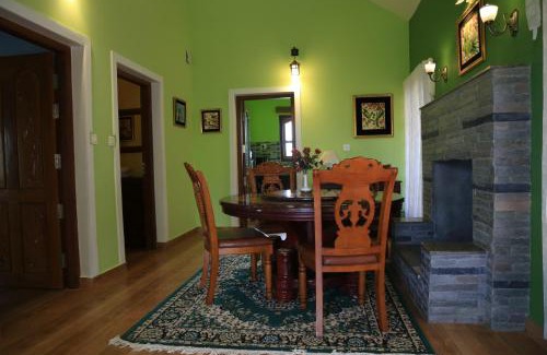 Anachal House | Luxury cottages with beautiful mountain view
