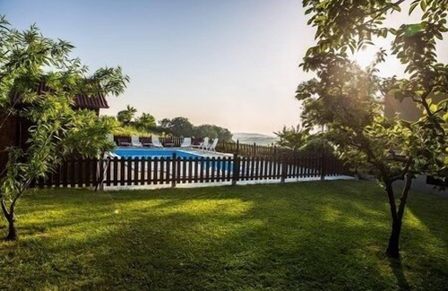 Colmurano House | Luxury Country Accommodation With Warm Italian Welcome. A Haven Of Peace.