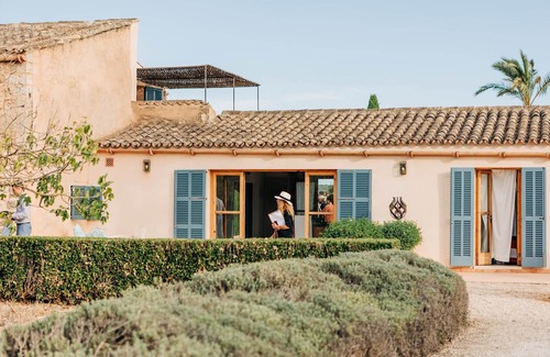 Campos House | Luxury Country Estate Ideal for Large Groups, Domestic svs Included