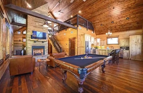 Hochatown Cabin | Luxury Couples Retreat - Spa Bath - Pool Table - See to Believe!