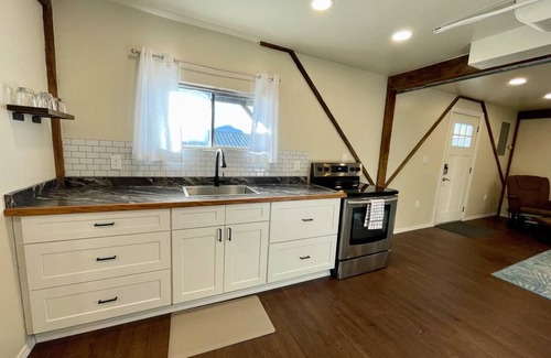 Ketchikan Apartment | Luxury Craftsman Downtown Lodgingnn
