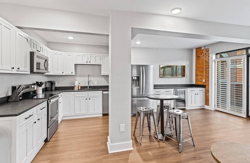Auburn Apartment | LUXURY CUSTOM Penthouse in the CENTER of Downtown Auburn