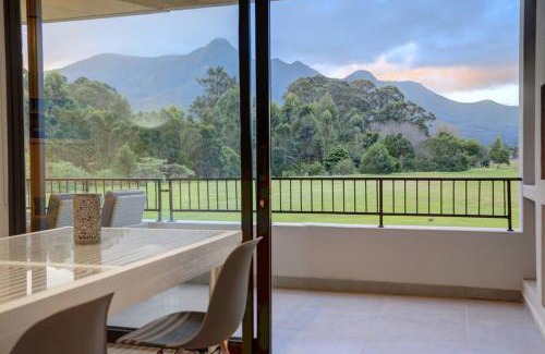 George Central Apartment | Luxury Deluxe 106 The Meadows