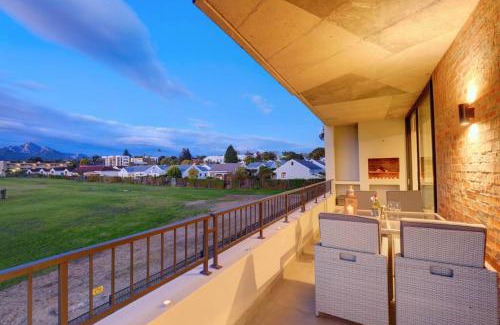 George Central Apartment | Luxury Deluxe 106 The Meadows