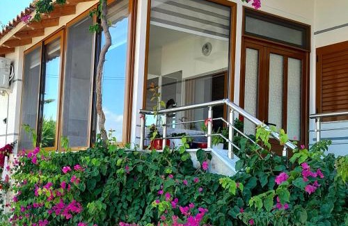 Qafe e Gjashtes House | Luxury Dennis Home