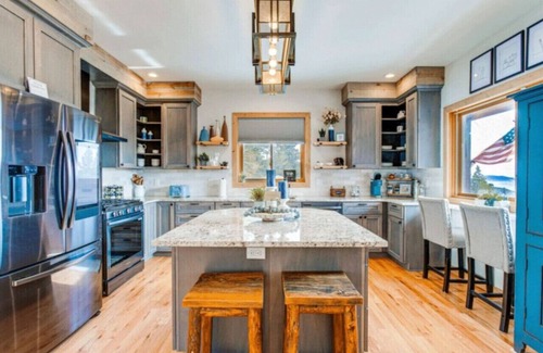 Saint Mary's Cabin | Luxury Designer Cabin with Views