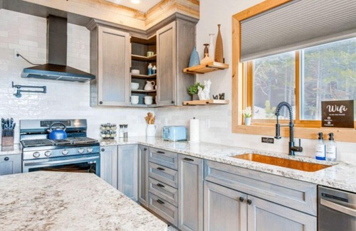 Saint Mary's Cabin | Luxury Designer Cabin with Views