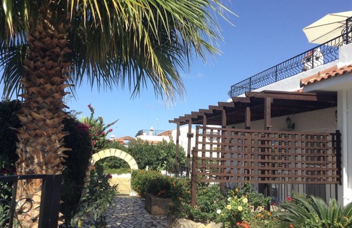 Kyrenia District Villa | Luxury Detached 3 Bed Villa with Large Pool & Stunning Gardens in Quiet Location