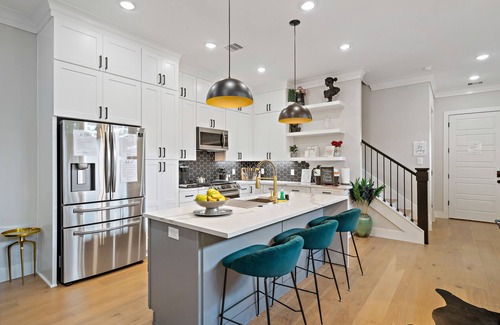 Northside House | 🦚Luxury Downtown Luxury Escape ☆ HotTub ☆Backyard Oasis☆ Sleeps 12