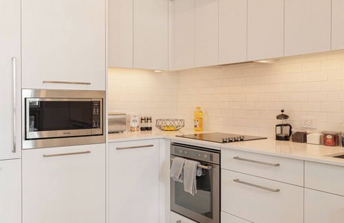 Lower Mount Royal Apartment | Luxury Downtown Suite w/Balcony Views, Air Conditioning + Free Parking