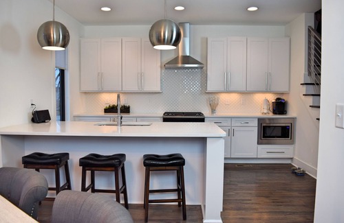 Edgehill House | Luxury Downtown - Super Pad - Grand Skyline Views