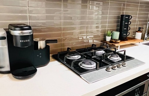 Connaught Apartment | Luxury DT Gorgeous Sunset Suite with Free Parking