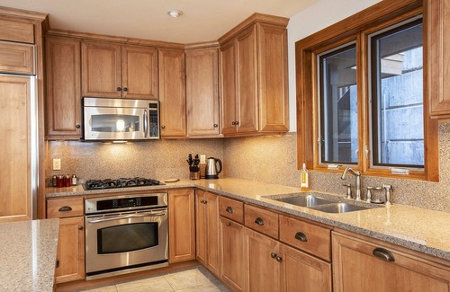 Ketchum Condo | Luxury DT Ketchum Condo w/Views of Baldy plus Private Garage