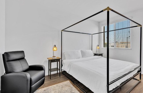 Little Tokyo Apartment | Luxury DTLA Condo