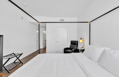 Little Tokyo Apartment | Luxury DTLA Condo