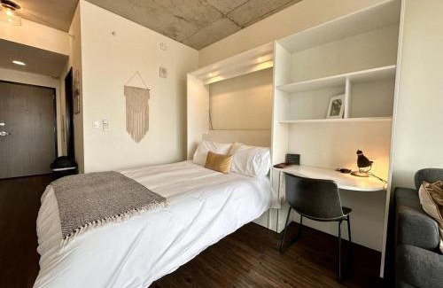 Lower East Side Apartment | Luxury East Side Studio Apt Near Brady St with Balcony