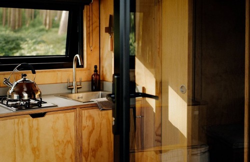 Newcastle-Under-Lyme Cottage | Luxury Eco-Friendly Off-Grid Forest Cabin With Outdoor Bath
