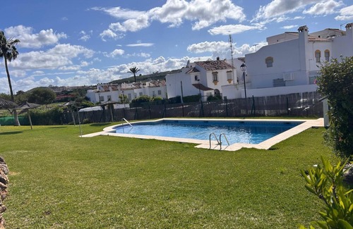 Cabrita House | Luxury edge seaside pool wifi parking