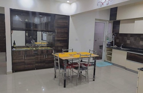 Bengaluru Apartment | Luxury & Elegant Home Stay for 6, apartment loaded with amenities, near airport.