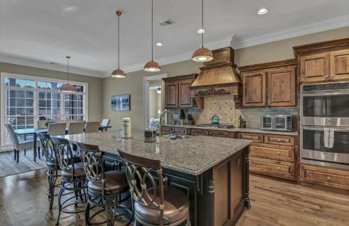 Lexington House | Luxury Escape by the Lake