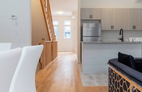 Vaughan House | Luxury Escape Near Canada’s Wonderland | Prime Location