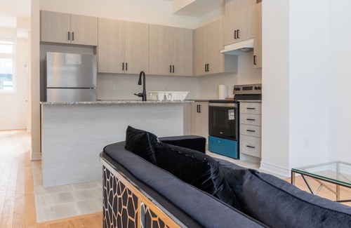 Vaughan House | Luxury Escape Near Canada’s Wonderland | Prime Location