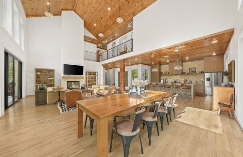 Broken Bow Cabin | Luxury Escape | Pool Hot Tub Sleeps 16