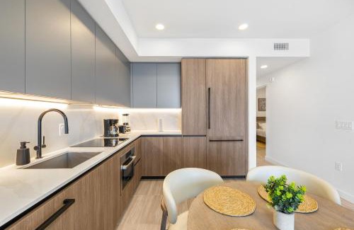 North Beach Apartment | Luxury Escape W Jaw-Dropping City Views