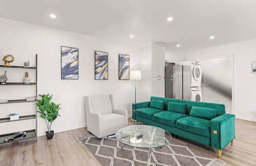 Altadena Apartment | Luxury Escape w/Private Balcony & Free Parking #3