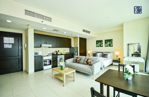 Dubai Marina Apartment | Luxury Escapes - Furnished studio with balcony in Royal Oceanic