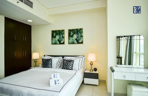 Dubai Marina Apartment | Luxury Escapes - Furnished studio with balcony in Royal Oceanic