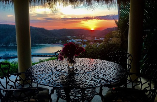 P Chahue Villa | LUXURY EXCLUSIVE OCEANFRONT million dollar view spectacular sunset beach access