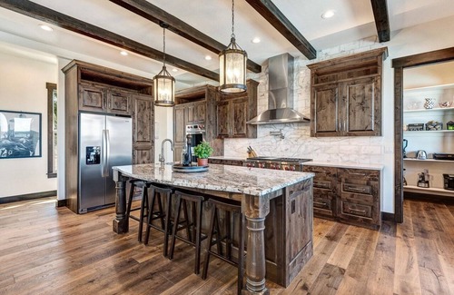 Powell Butte House | Luxury Exclusive Home on 1.3 acres w/Breathtaking Mountain Views & Private Pool
