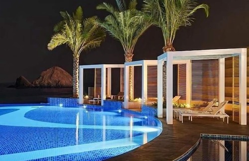 Al Aqah Apartment | Luxury Executive Suite Near Sandy Beach by Luxury