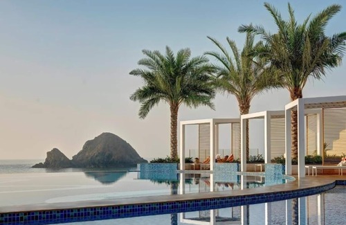 Al Aqah Apartment | Luxury Executive Suite Near Sandy Beach by Luxury