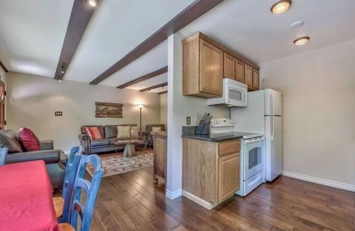 Incline Village Condo | Luxury Family Condo Conveniently Central to skiing in Lake Tahoe