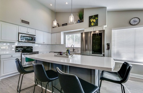 Palm Valley House | Luxury Family friendly home with resort-like pool and backyard on golf course!