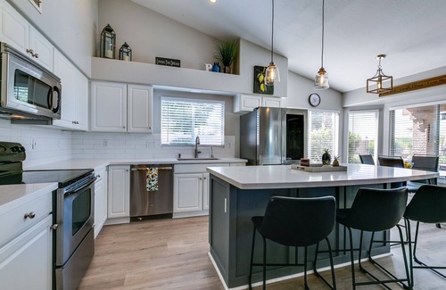 Palm Valley House | Luxury Family friendly home with resort-like pool and backyard on golf course!
