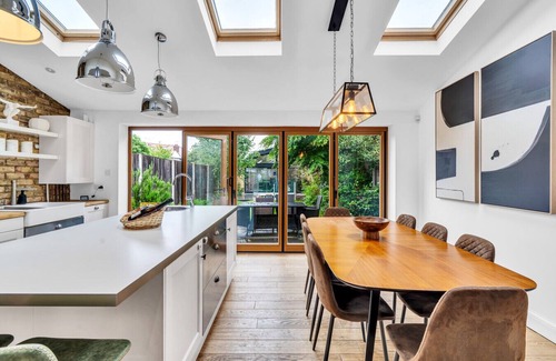 Merton House | Luxury Family Home with Parking