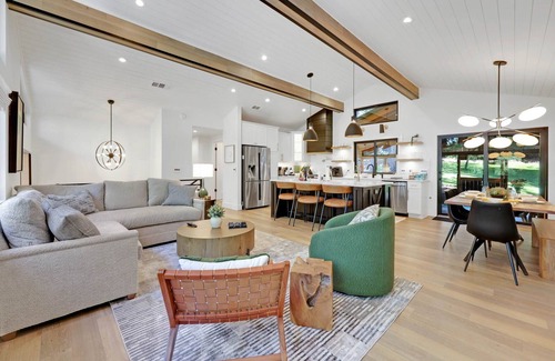 Friendly House | Luxury Family Home: Game room, sauna, covered patio and huge yard.
