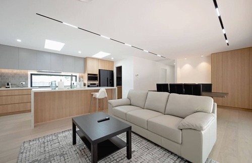 Downer House | Luxury family home near Dickson Village