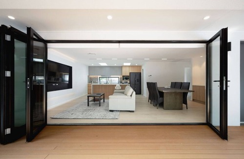 Downer House | Luxury family home near Dickson Village
