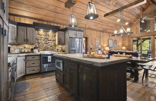 Epworth Cabin | Luxury Family Mountain Escape & Serene Splendor