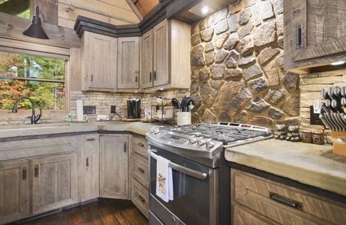 Epworth Cabin | Luxury Family Mountain Escape & Serene Splendor