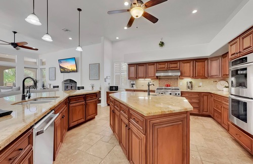 Circle G Riggs Homestead House | Luxury Family Retreat with Resort-Style Amenities