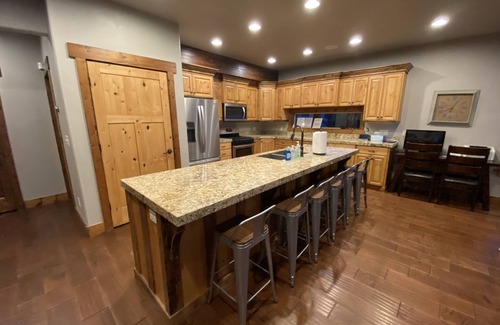 Fish Haven House | Luxury Family Reunion Vacation Home with Magnificent Lake Views & Private Beach